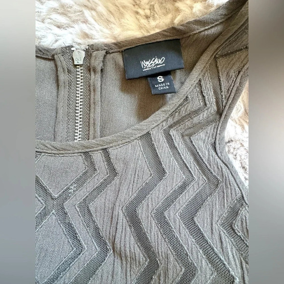 Mossimo - Geometric Mesh Front Swingy Tank in hi-low cut - sleeveless blouse - Picture 8 of 9